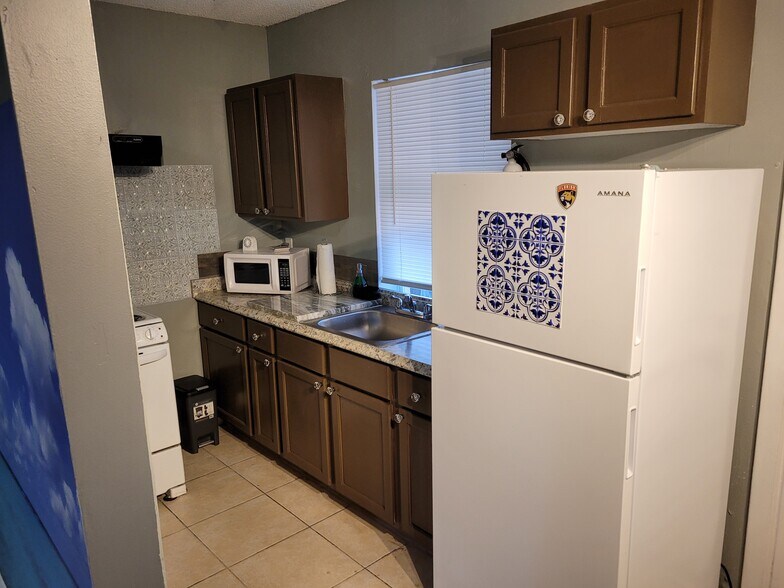 Building Photo - 129 SE 2nd Ter