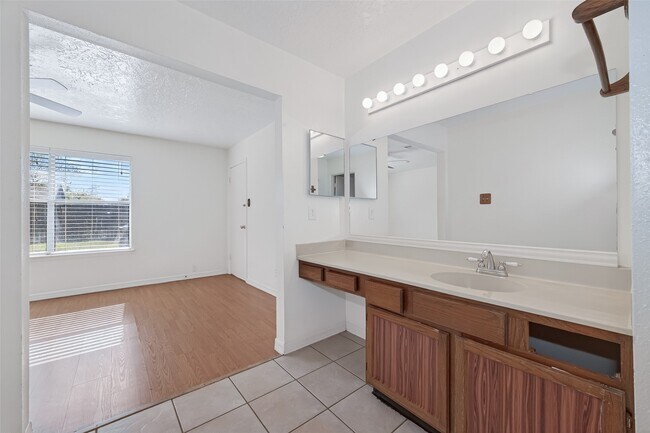 Building Photo - 2803 Fir Crest Ct