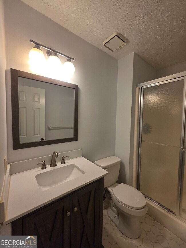 Building Photo - 405 Williamsburg Way