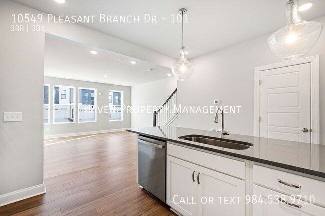 Building Photo - 10549 Pleasant Branch Dr