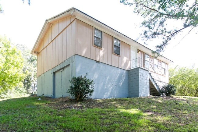 Building Photo - Charming Adamsville Home with Open Floor P...