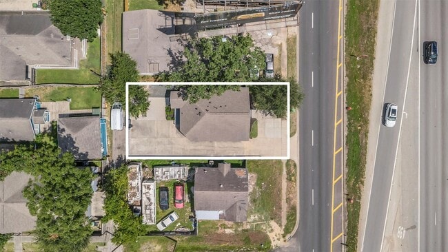 Building Photo - 2607 North Fwy