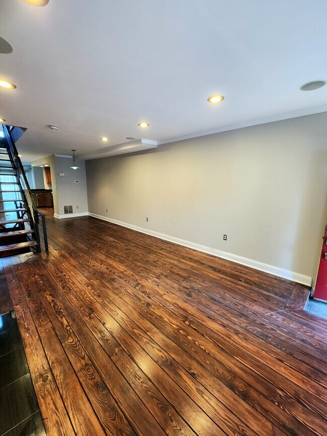 Building Photo - 444 E Fort Ave