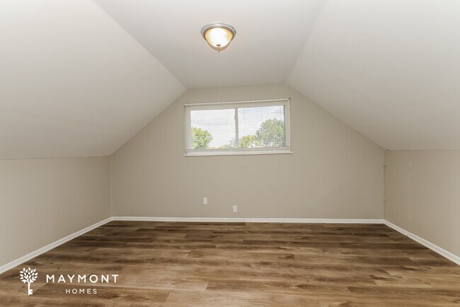 Building Photo - 4 Bedroom Brick Home