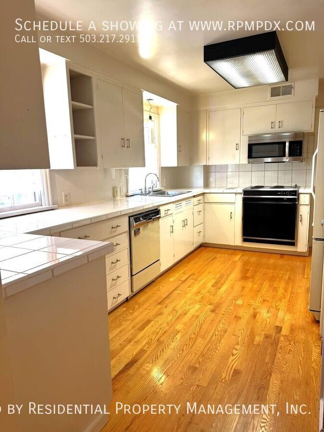 Building Photo - 1938 SW Edgewood Rd