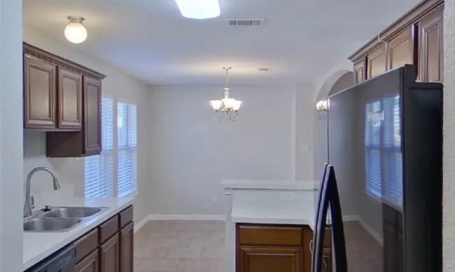 Building Photo - Stylish 3-Bedroom Residence Perfect for Family Living