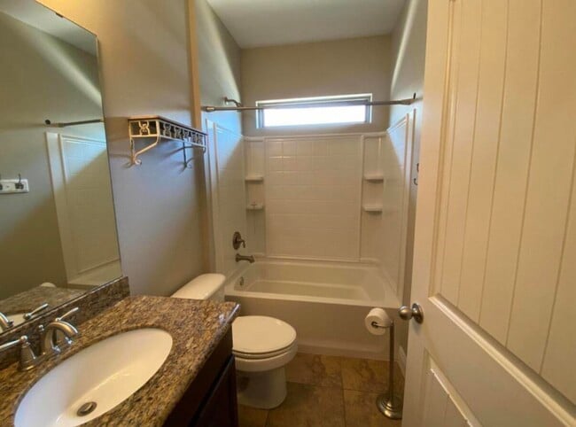 Building Photo - 40 Woodwind Way