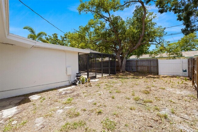 Building Photo - 2066 62nd Pl S