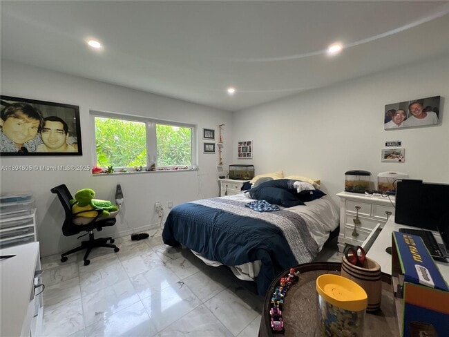 Building Photo - 4934 NW 94th Doral Pl