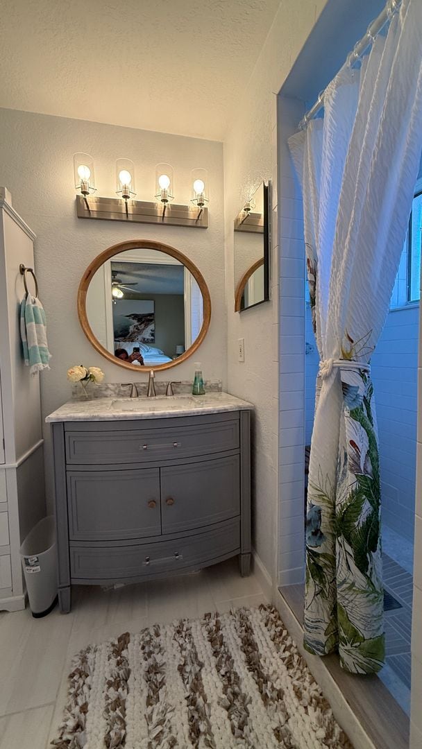 Building Photo - LAKE VIEW - NEVER FLOODED 4/3