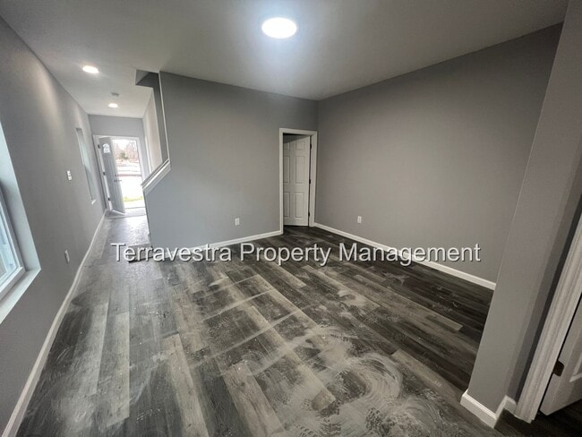 Building Photo - 440-442 S Barber Ave