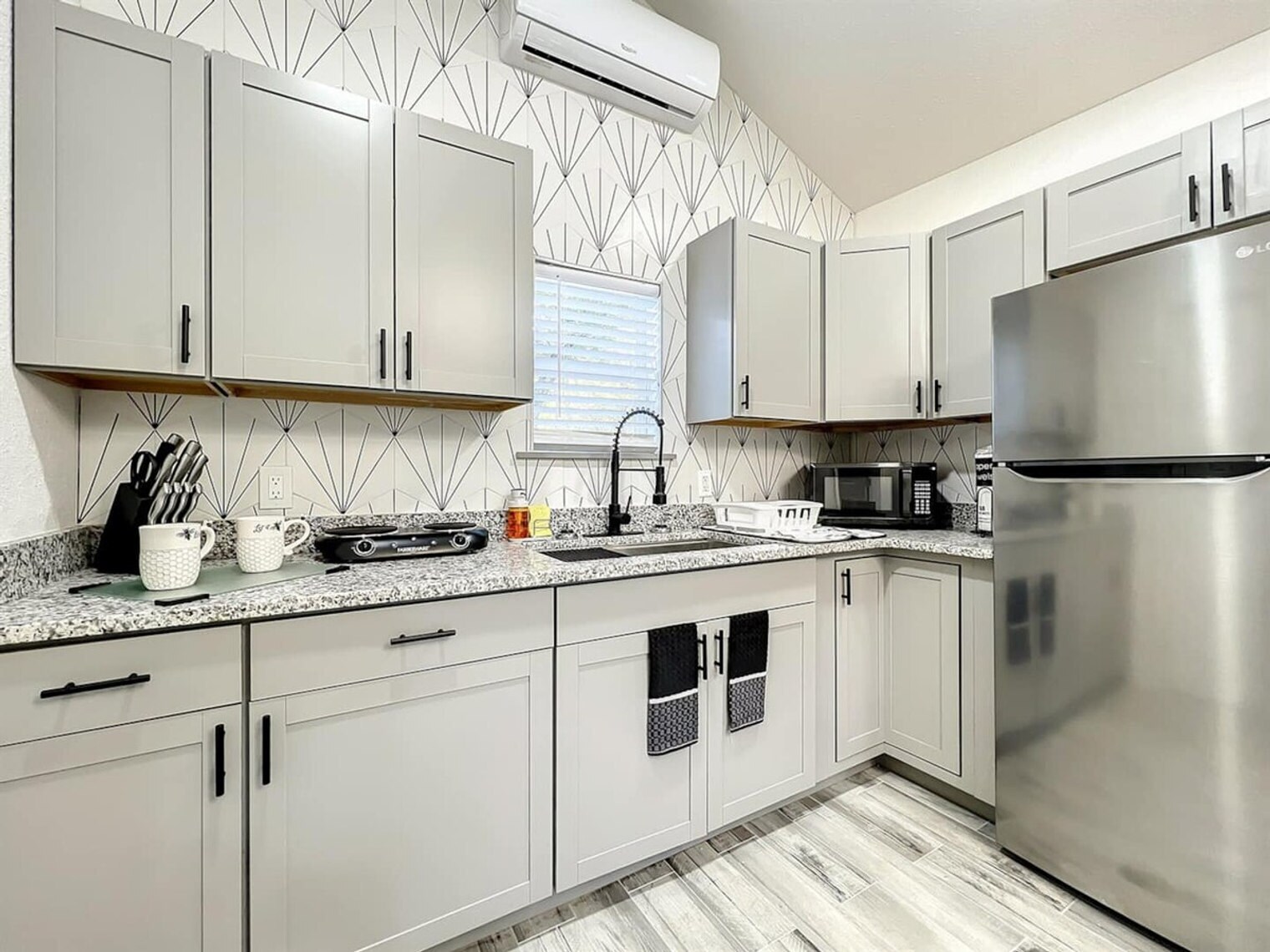 Building Photo - 2008 E Grant Ave