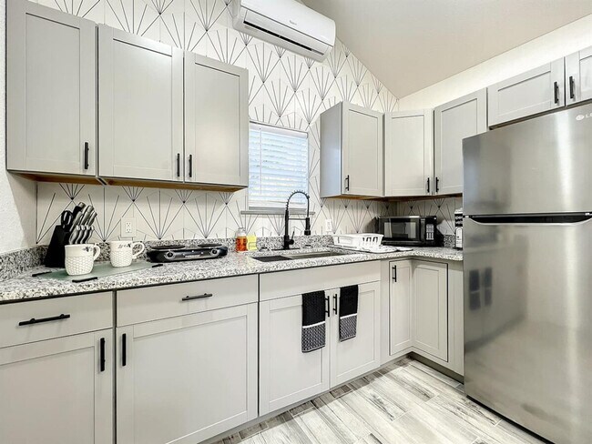 Building Photo - 2008 E Grant Ave