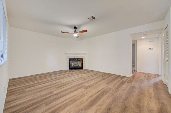 Building Photo - Beautifully remodeled ground-floor, 2 bed ...