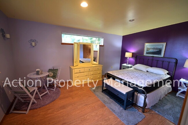 Building Photo - Furnished cabin on 3 acres, in Sequim