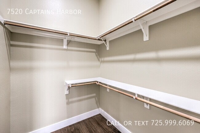 Building Photo - 7520 Captains Harbor Dr