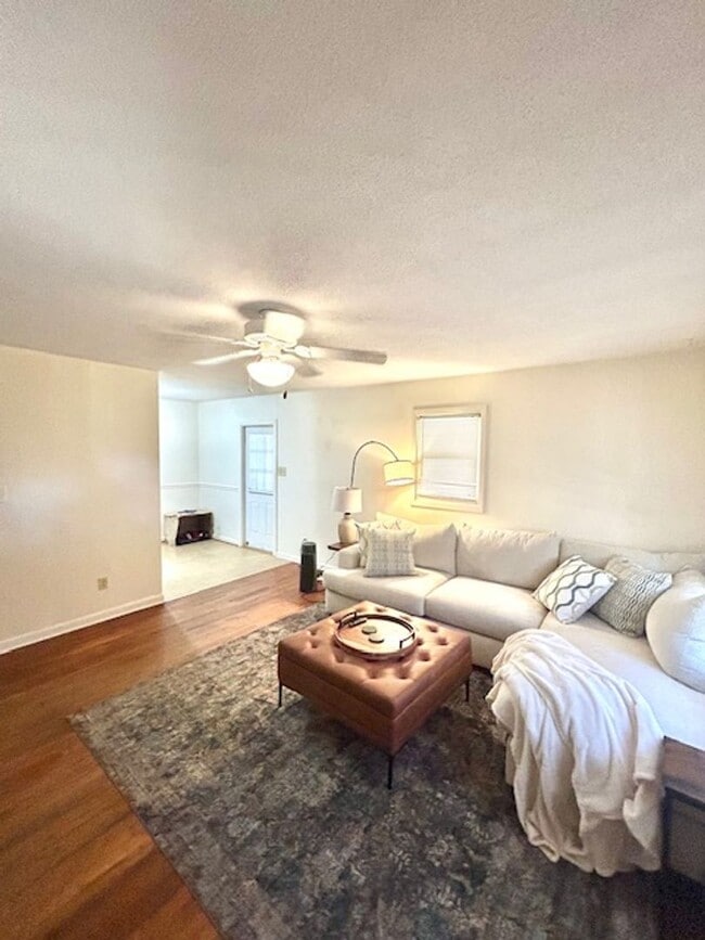 Building Photo - 194 VFW Dr