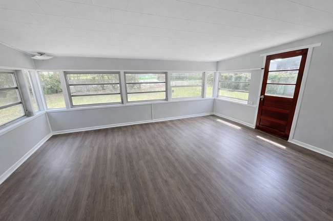 Building Photo - Cobblestone Charm w/This Spacious 3BR/1BA Dade City Home