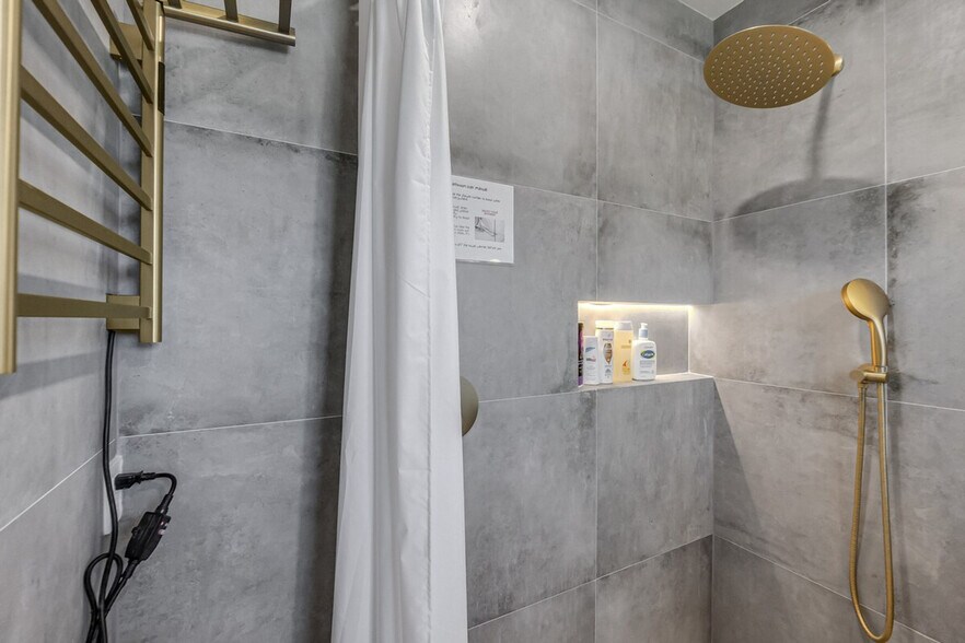 Building Photo - 945 Maryann Dr