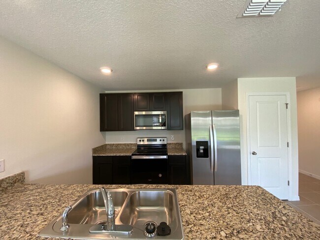 Building Photo - - Desirable Lake Diamond Subdivision 4/2/2...