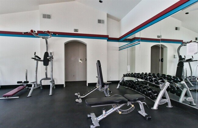 Building Photo - Beautiful Rancho San Diego Condo!