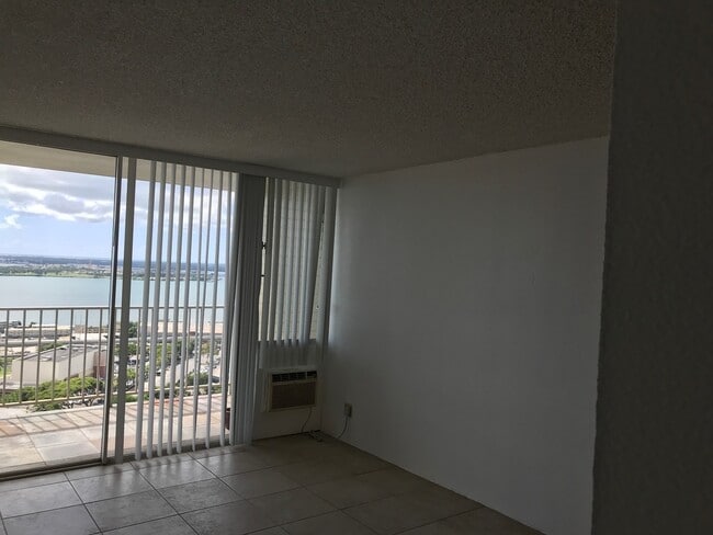 Building Photo - CONVENIENTLY LOCATED 1 BEDROOM / 1 BATH APARTMENT AVAILABLE NOW!