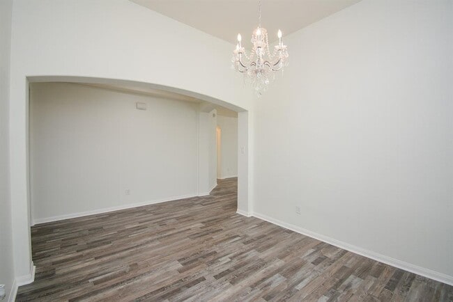Building Photo - 22211 Weller Oaks Dr