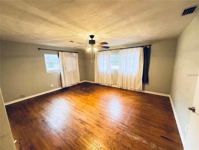 Building Photo - 2022 Edgewood Rd