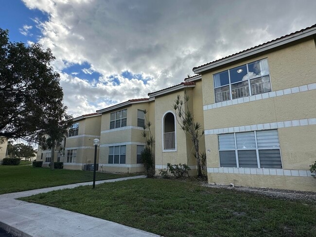 Building Photo - 12980 Vista Isles Dr