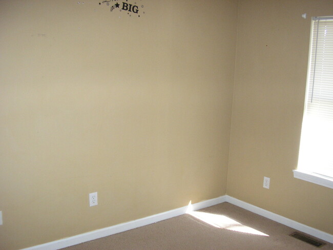 Building Photo - 4490 Woodstone Dr