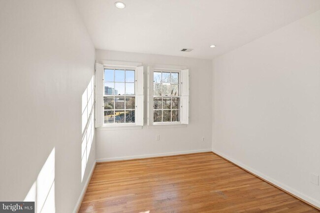 Building Photo - 500 G St SW