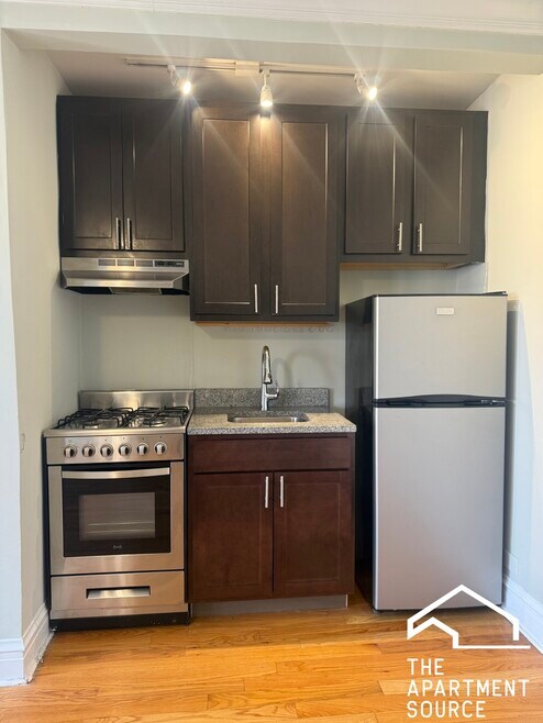 Building Photo - 4737 N Hermitage Ave