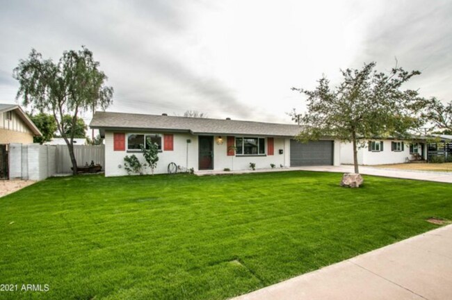 Building Photo - Beautiful remodel home near ASU