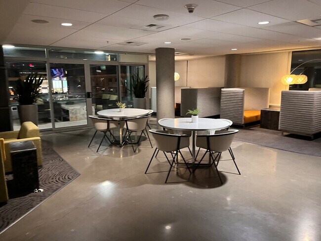 Building Photo - 11011 NE 9th St