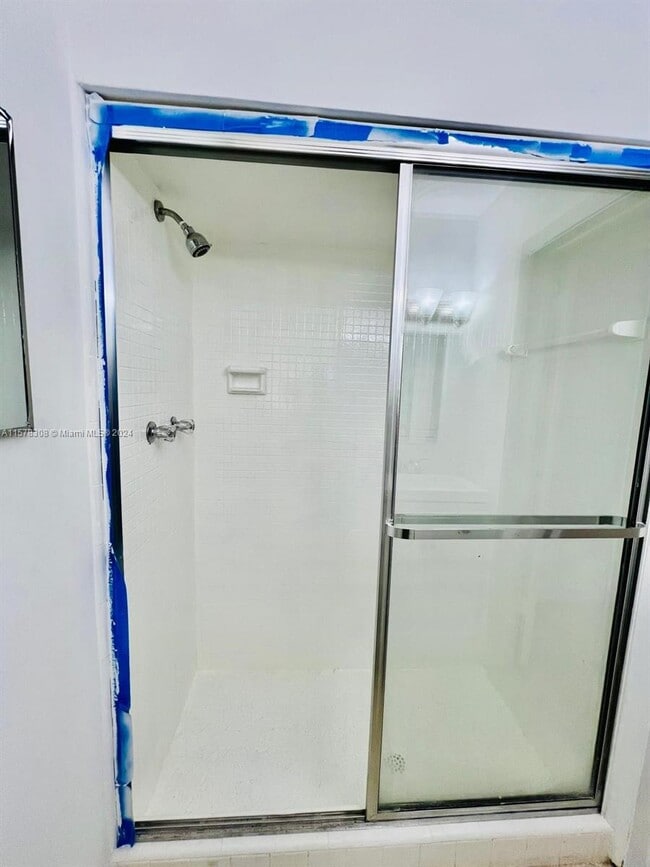 Building Photo - 18320 NE 7th Ct