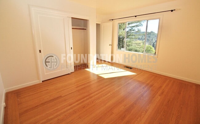 Building Photo - 4BD/2BA San Anselmo Home on a Cul-De-Sac!  Mount Tam Views!  Large Yard!   FOUNDATION