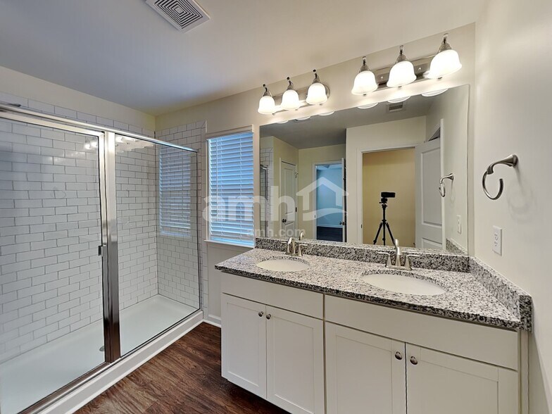 Building Photo - 227 Ivy Brook Dr