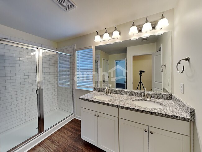 Building Photo - 227 Ivy Brook Dr