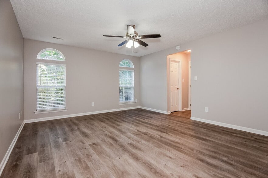 Building Photo - 1614 Royal Tree Ct