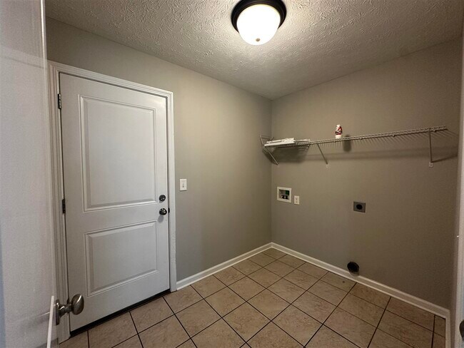 Building Photo - 484 Crossfield Way