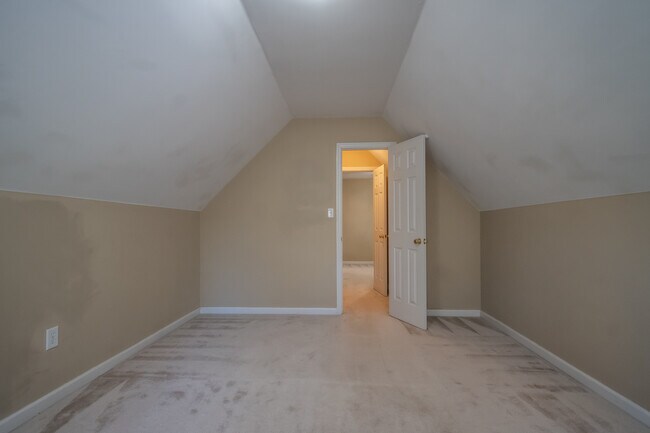 Building Photo - 119 Spring Lake Dr