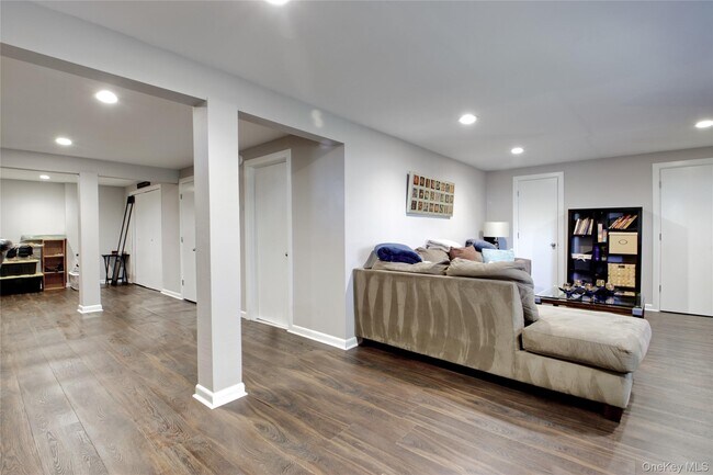 Building Photo - 26 Summit Cir Dr