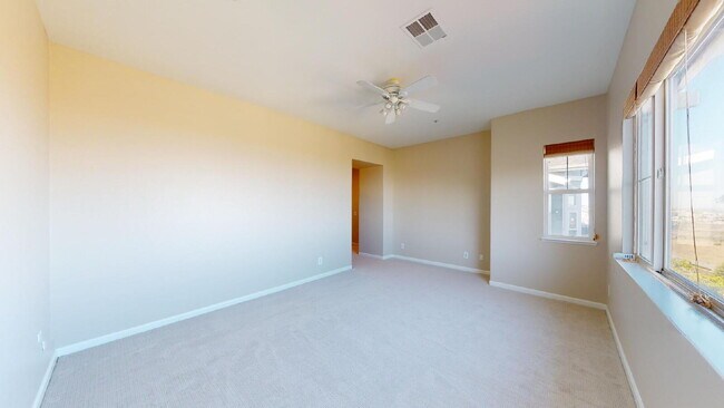 Building Photo - 123 Warbler Ln