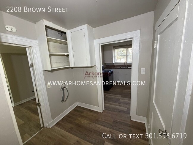 Building Photo - 2208 Brown St