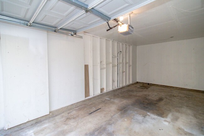 Building Photo - Newly Remodeled 2 Bed / 2 Bath  Upstairs Condo In Colton!