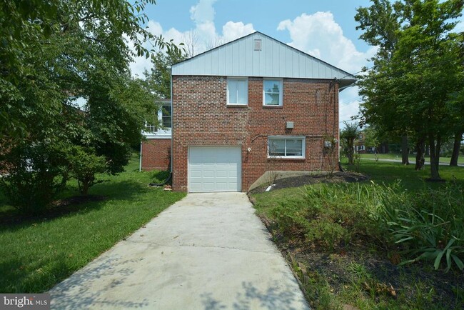 Building Photo - 9 Tecumseh Dr