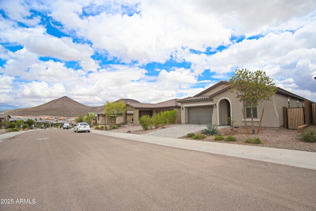 Building Photo - 13335 W Red Range Way