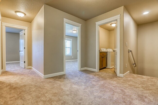 Building Photo - Centrally Located 4 Bedroom Townhome with Attached Garage & AC
