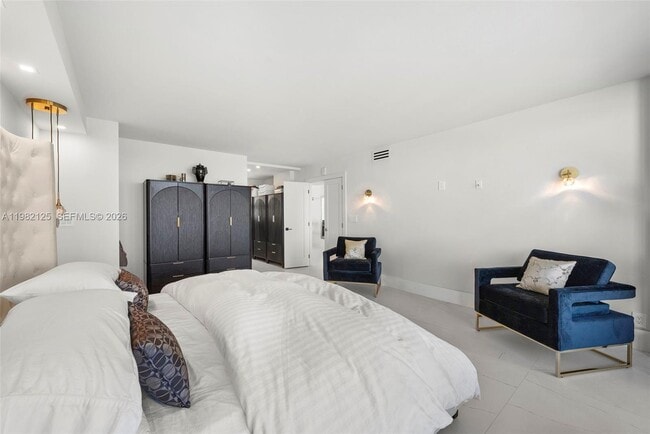 Building Photo - 4300 N Ocean Blvd