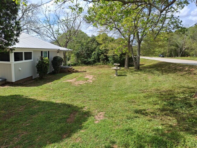 Building Photo - 103 Watkins St